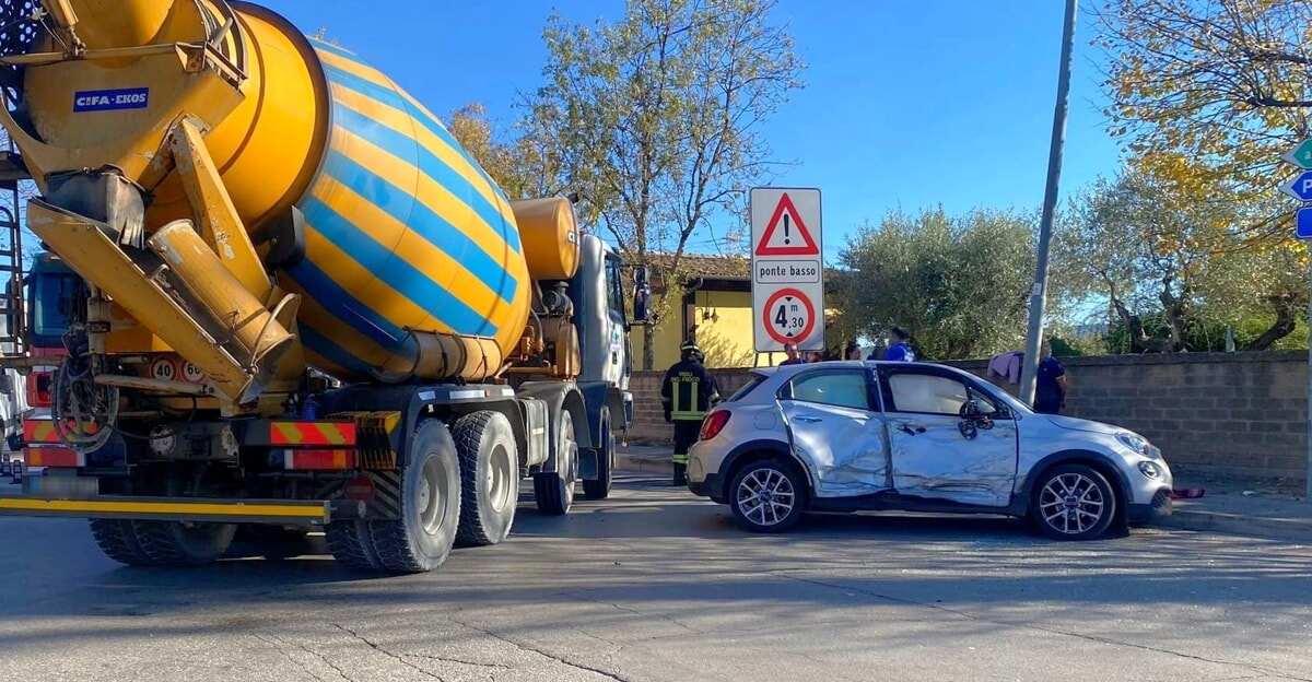 Incidente A Cepagatti Schianto Tra Un Automobile E Una Betoniera FOTO