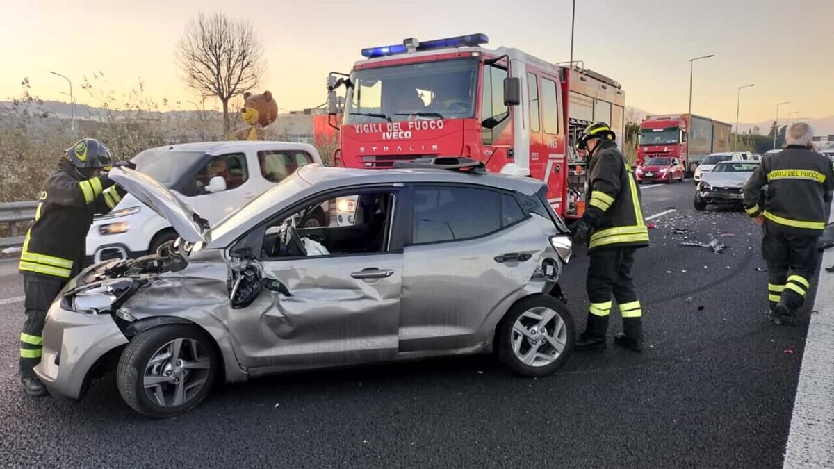 Incidente Lungo L Asse Attrezzato All Altezza Di Sambuceto Disagi In